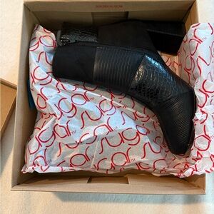 Black Textured Block Heel Ankle Boots